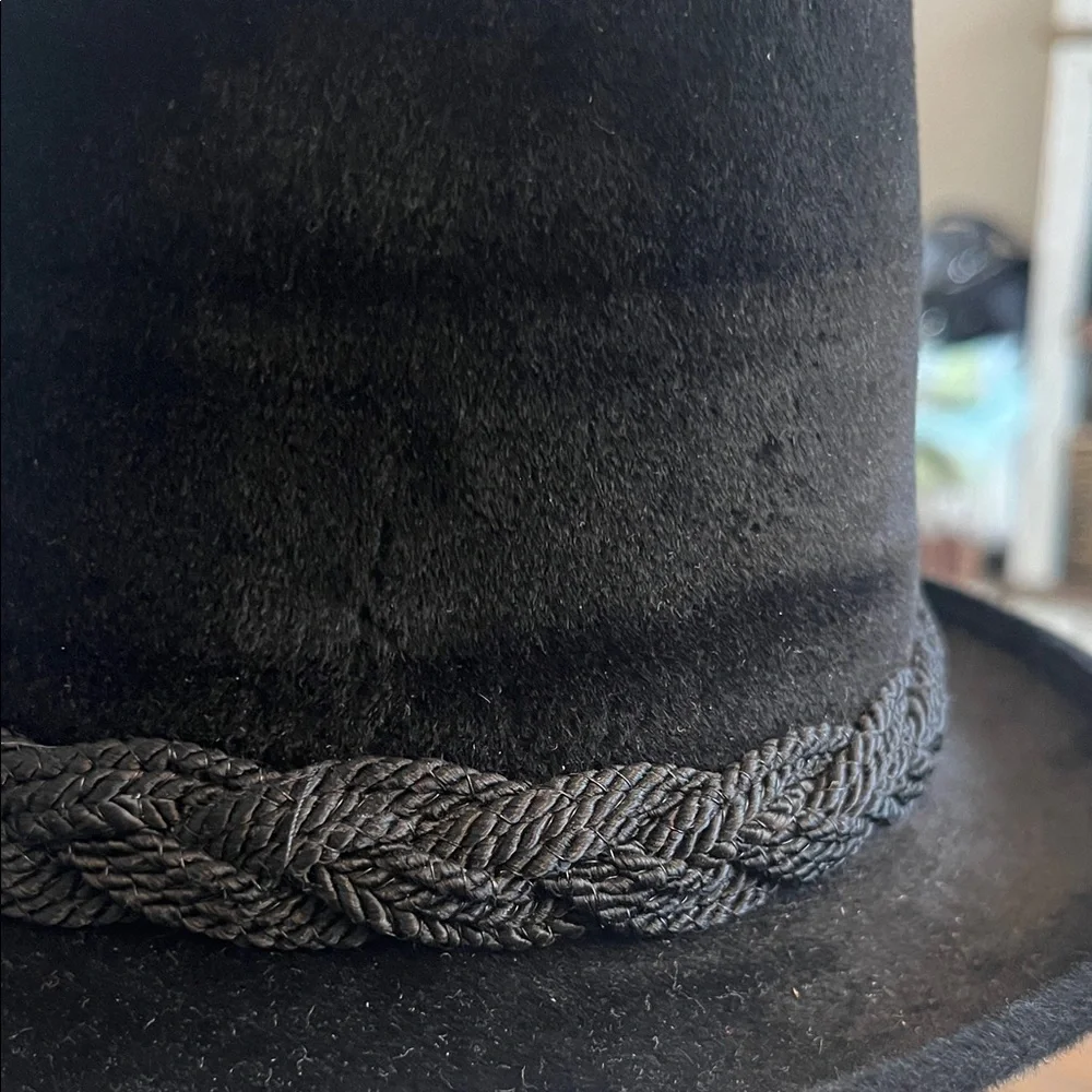 Source Unknown item shown
